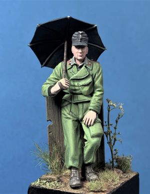 S2KW116 - Panzer crewman with umbrella